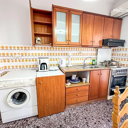 Апартаменты Anna's Family House Неа-Плайя